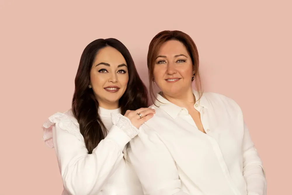 Burcin en haar collega van Burcin Hair & Beauty